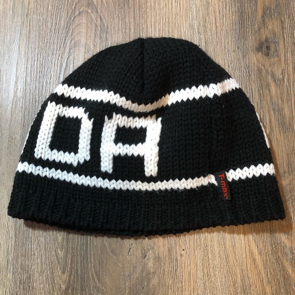 Black & White CANADA Toque - Picture 6 of 11